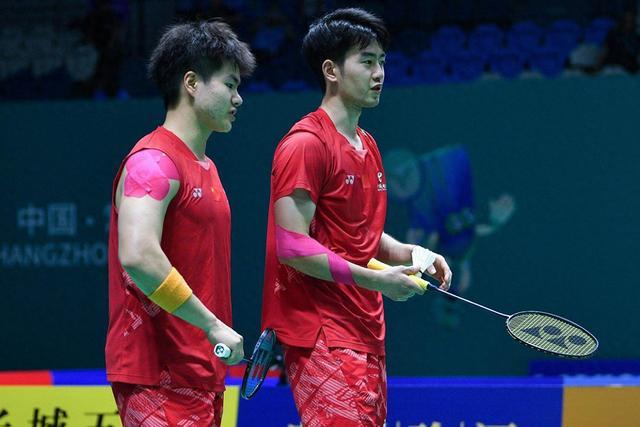 “梁王”组合出征巴黎羽毛球世锦赛，晒合照期待更上一层楼